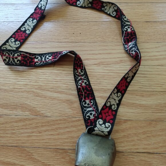Vintage Austria Cow Bell Souvenir Cowbell with Embroidered Woven Strap Edelweiss - Picture 3 of 15